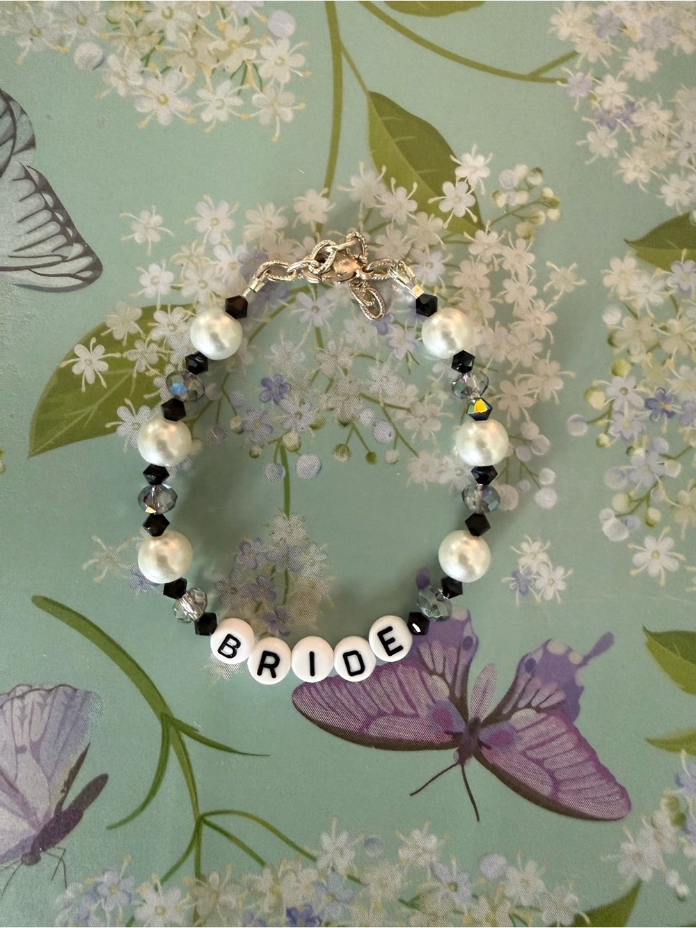 Bride Beaded Bracelet in White and Black